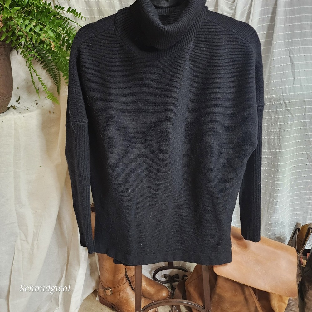 Illusory Black Turtleneck Sweater Womens Medium LS008-32 Ribbed Knit Side Slit